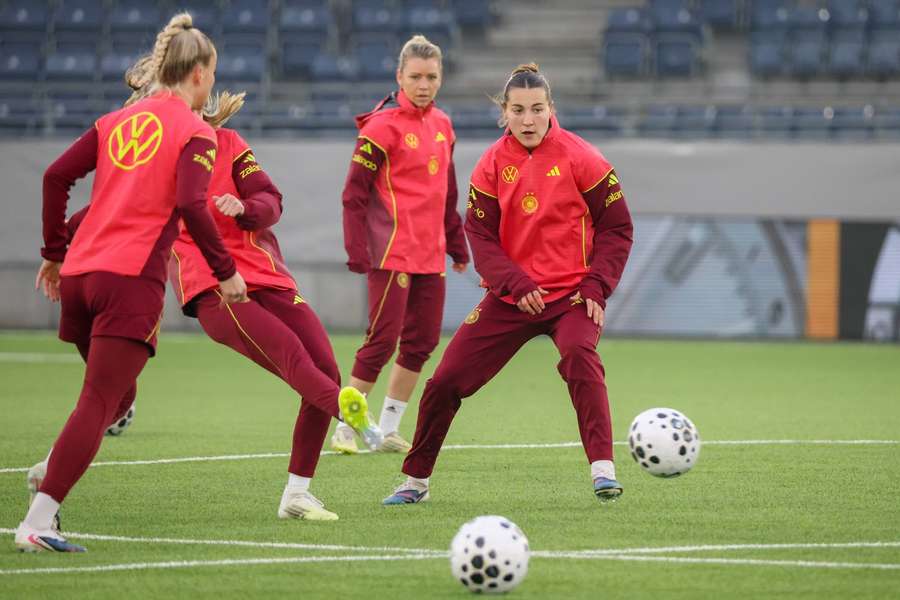 Die DFB-Frauen beim Training in Stavanger