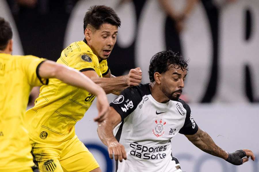 Corinthians quer liderança do grupo E Corinthians quer liderança do grupo E