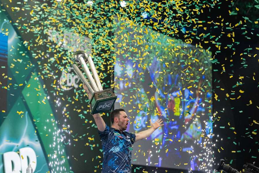Humphries celebrates his maiden World Championship crown