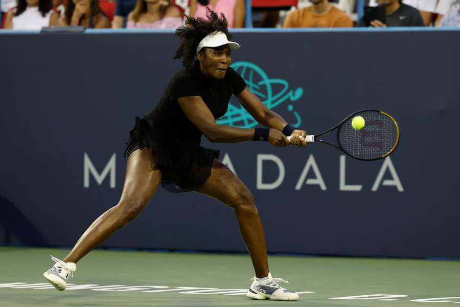 Venus Williams hits a backhand during DC Open 2025 match against Peyton Shearns