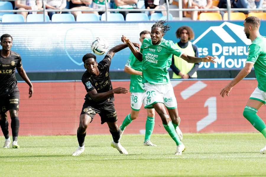 Saint-Étienne gagne sur le fil