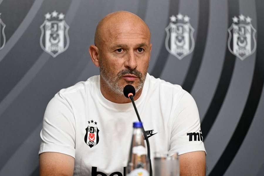 Vincenzo Italiano na tiskové konferenci