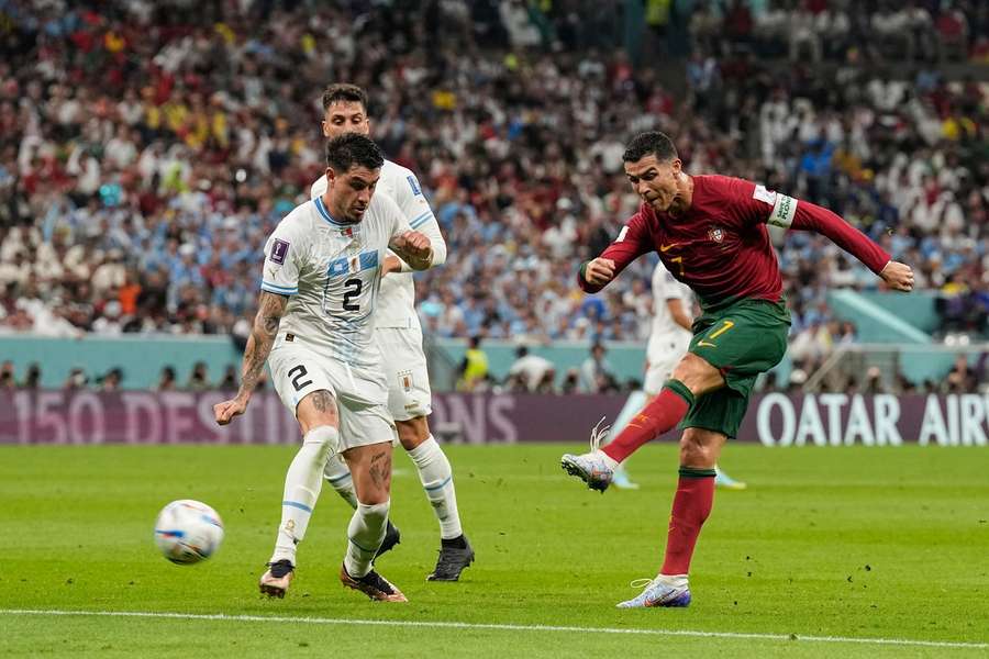 Ronaldo odehrál první poločas proti Uruguayi v dresu s dlouhými rukávy.