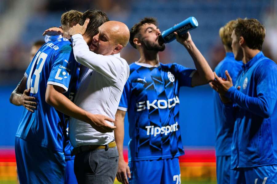 Trenér Mladé Boleslavi Aleš Majer je na své hráče pyšný, prý jsou vynikající. Trenér Mladé Boleslavi Aleš Majer je na své hráče pyšný, prý jsou vynikající.