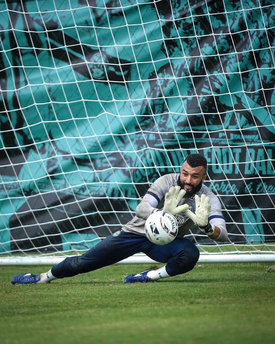 Goleiro Muralha segue no Coxa em 2023