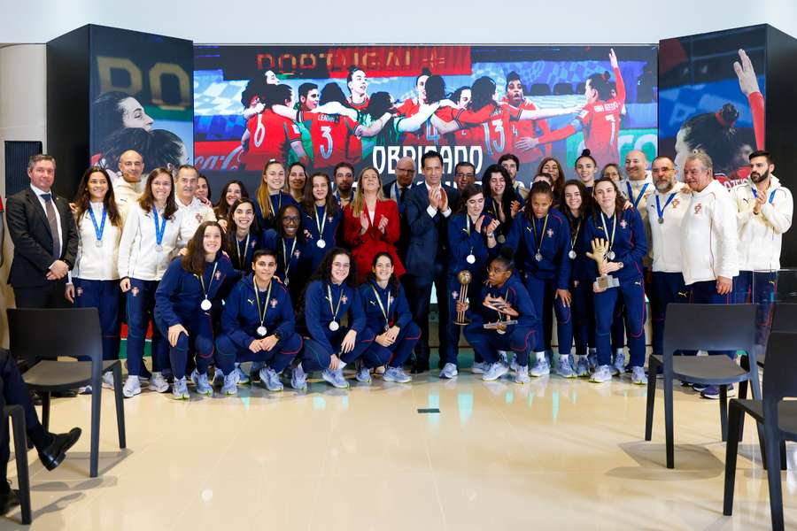 Seleção feminina conquistou medalha de prata no Campeonato do Mundo Seleção feminina conquistou medalha de prata no Campeonato do Mundo
