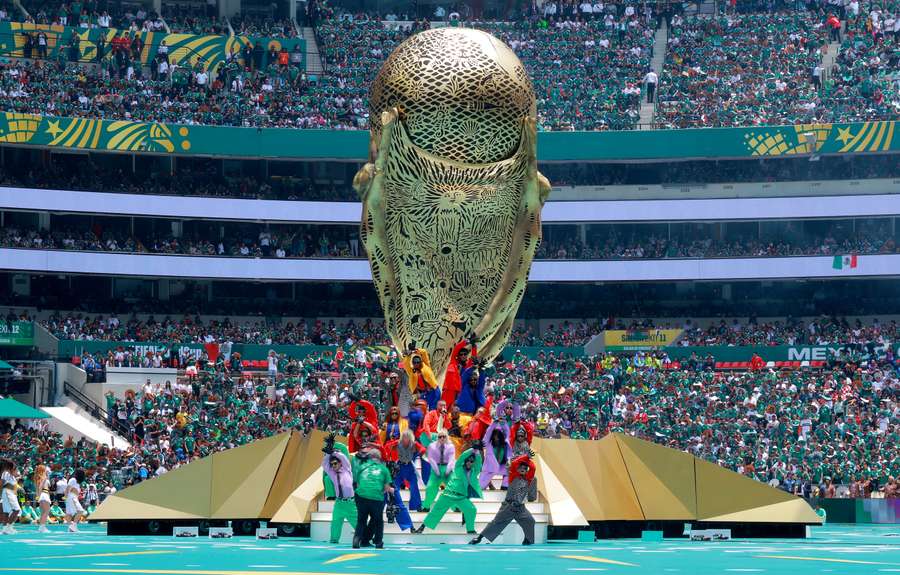 Ceremoniál byl velkolepý. Ceremoniál byl velkolepý.