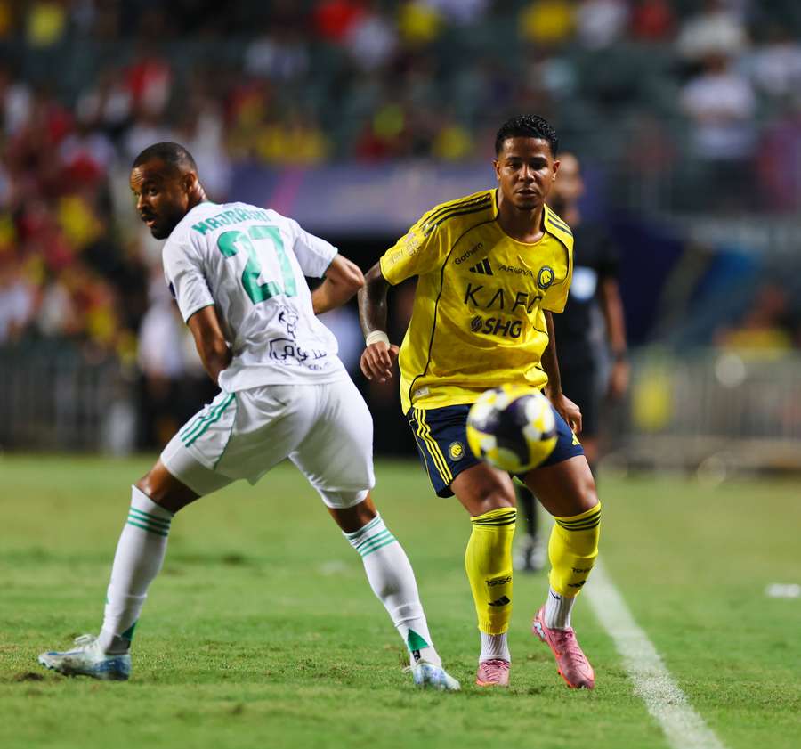 Atacante brasileiro Wesley começou a decisão como titular Atacante brasileiro Wesley começou a decisão como titular