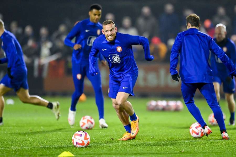 Vincent Janssen staat klaar om Memphis Depay maandag tegen Senegal te vervangen
