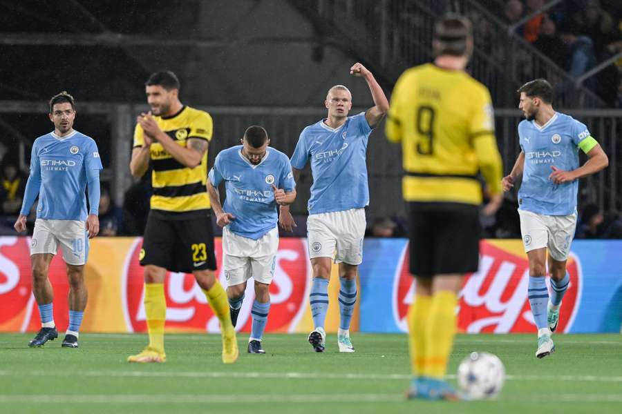 Manchester City's Norwegian striker #09 Erling Haaland (4thL) celebrates scoring his team's second goal