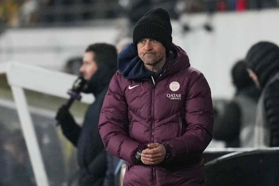Luis Enrique on the sidelines during PSG's match with Lens