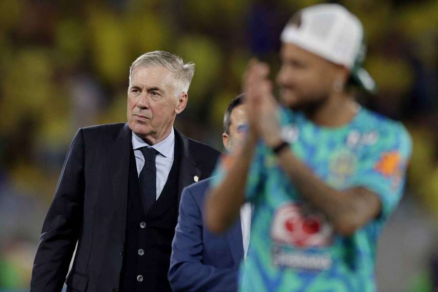 O camisa 10 ainda não está à disposição do treinador O camisa 10 ainda não está à disposição do treinador