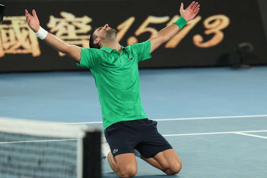 Novak Djokovič se raduje z postupu do finále Australian Open. Novak Djokovič se raduje z postupu do finále Australian Open.