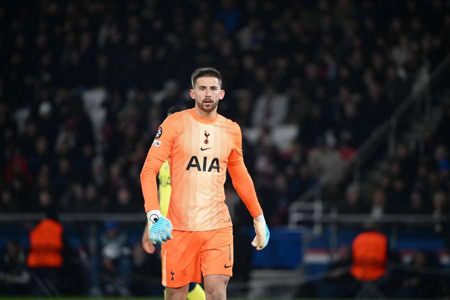 VIDEO: Guglielmo Vicario howler gifts Fulham second goals vs Tottenham VIDEO: Guglielmo Vicario howler gifts Fulham second goals vs Tottenham