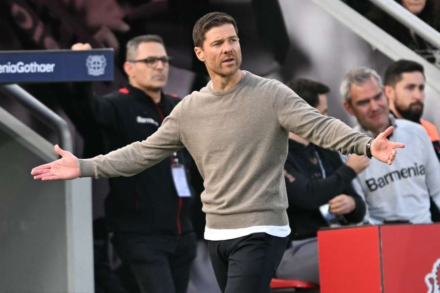 Xabi Alonso widersprach Dino Toppmöller in der strittigen Situation vor Spielende