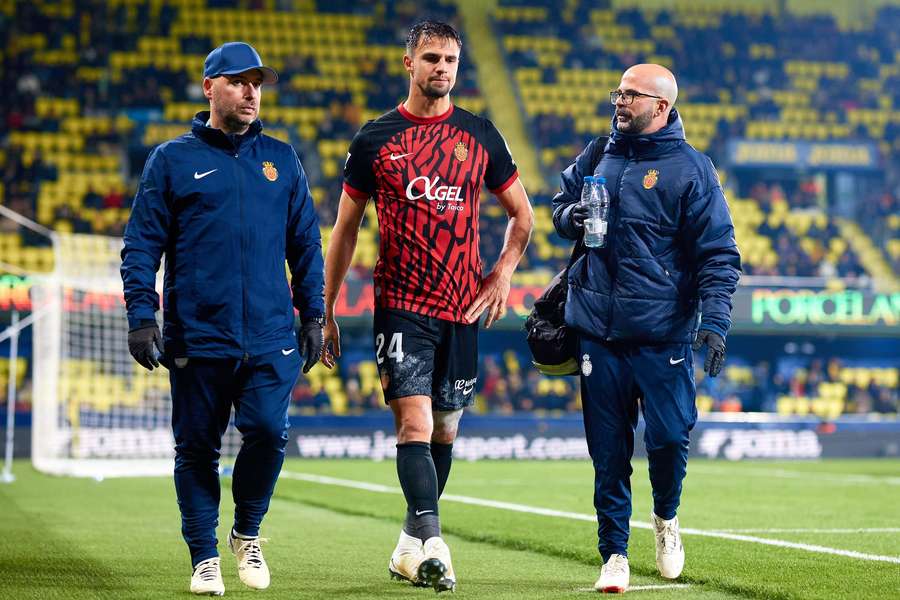 Martin Valjent abandona el partido tras el golpe de Baena