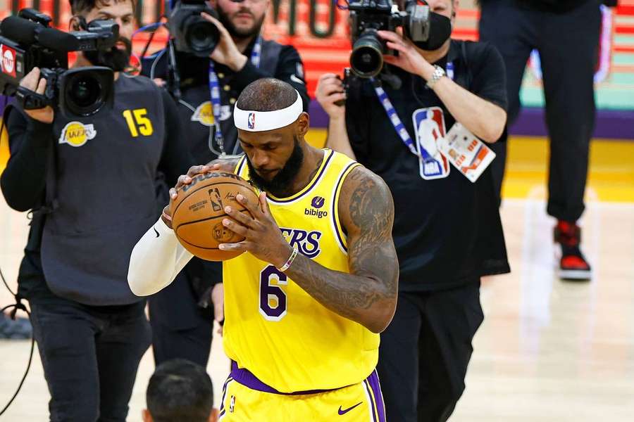 LeBron James escreve mais um capítulo em sua história vitoriosa na NBA