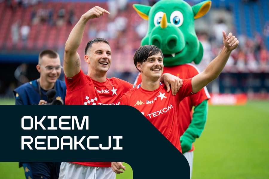 Angel Rodado i Frederico Duarte świętują zwycięstwo w meczu pomiędzy Wisłą Kraków a LKS Łódź w Krakowie, Polska, 26 lipca 2025 r.