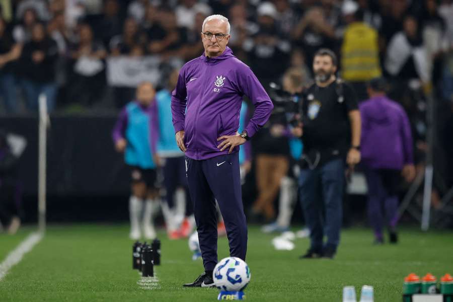 Dorival Júnior, en el área técnica del Corinthians.