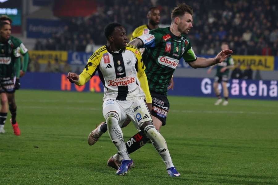 Das Oberösterreich-Derby ist für seine hitzigen Zweikämpfe bekannt. Das Oberösterreich-Derby ist für seine hitzigen Zweikämpfe bekannt.