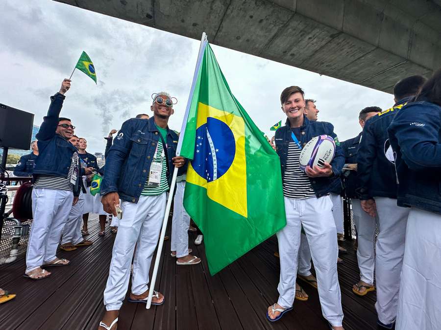 Isaquias Queiroz e Rachel Kochhann, os porta-bandeiras do Brasil na cerimônia de abertura