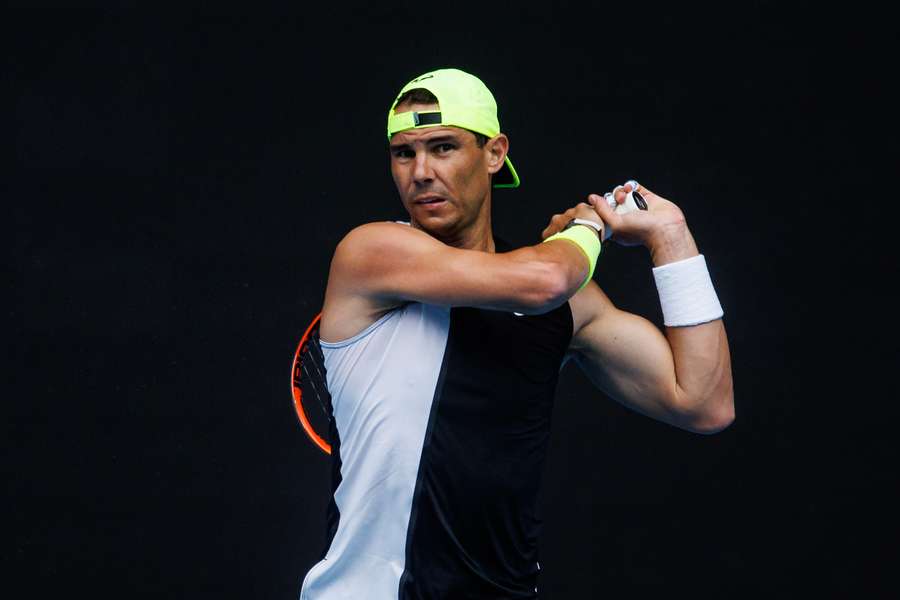 Nadal shrugs off rocky buildup to Australian Open defence