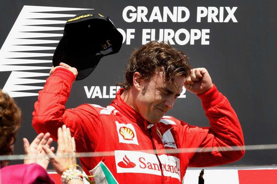 Zu Tränen gerührt: Fernando Alonso nach dem Sieg in Valencia 2012
