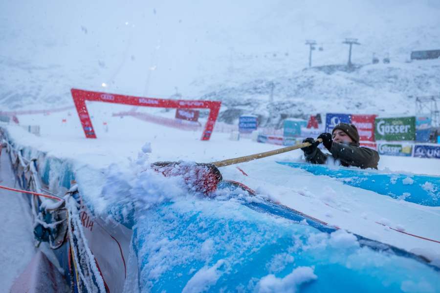 Alpine Ski World Cup: Opening race of ski season cancelled due to weather