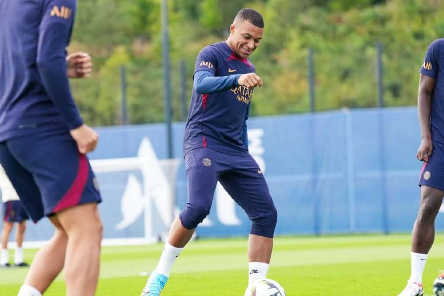 Mbappé à l'entraînement au Campus PSG.