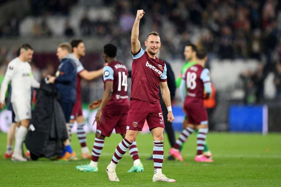 Coufal, defesa do West Ham