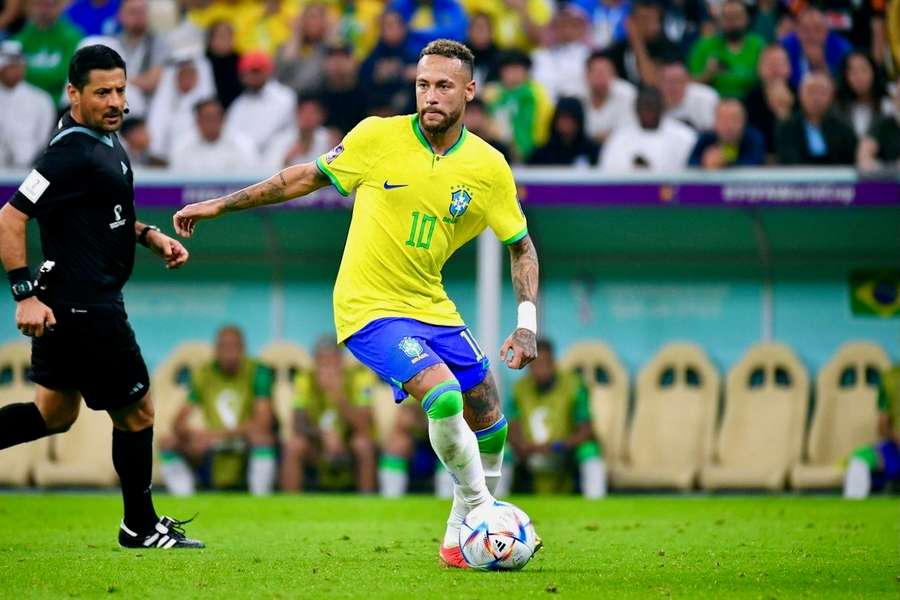 Neymar wird auch weiterhin für brasilianische Nationalmannschaft auflaufen.