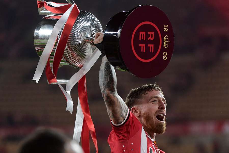 Muniain, avec le trophée de la Copa del Rey.