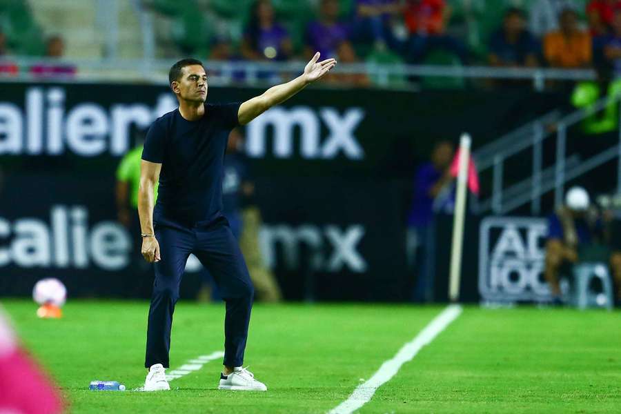 Francisco Rodríguez da órdenes a los suyos