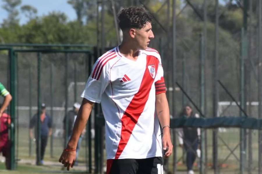 Luca Scarlato, médio do River Plate