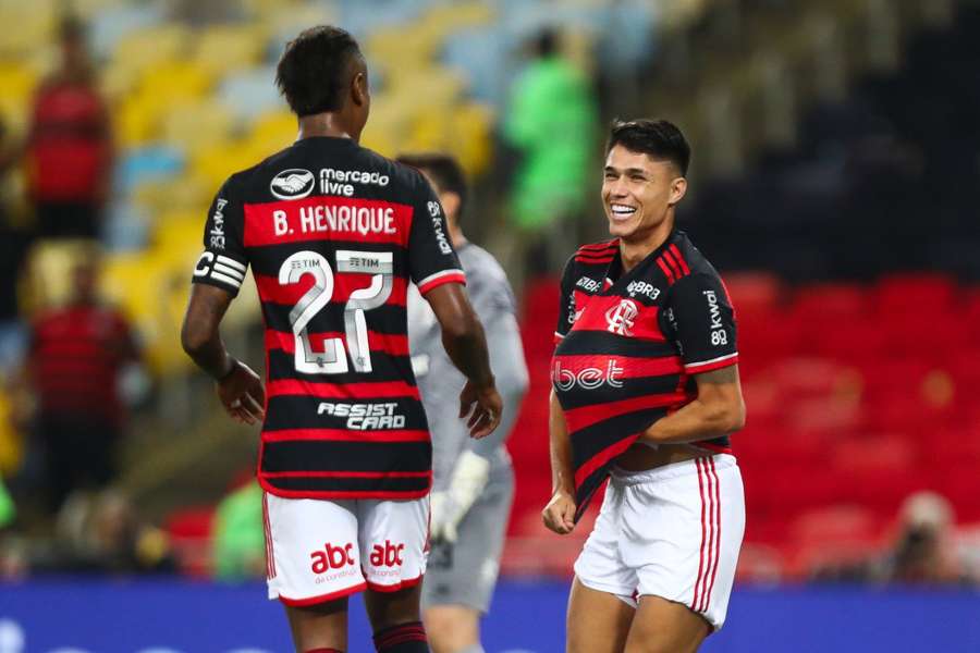 Luiz Araújo abriu o marcador contra o ex-clube com um golaço
