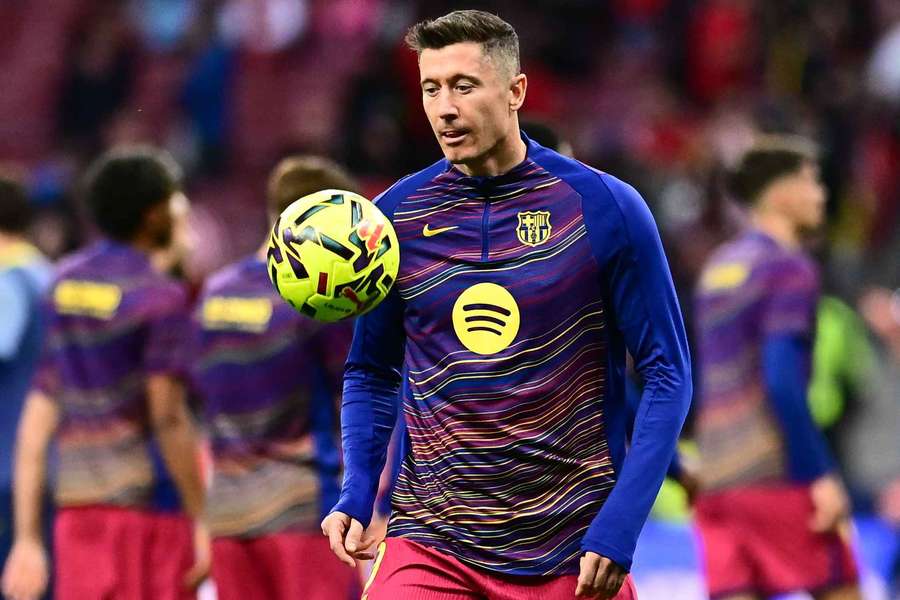 Przed nami decydujące tygodnie dla przyszłości Lewandowskiego. Zostanie w Barcelonie?