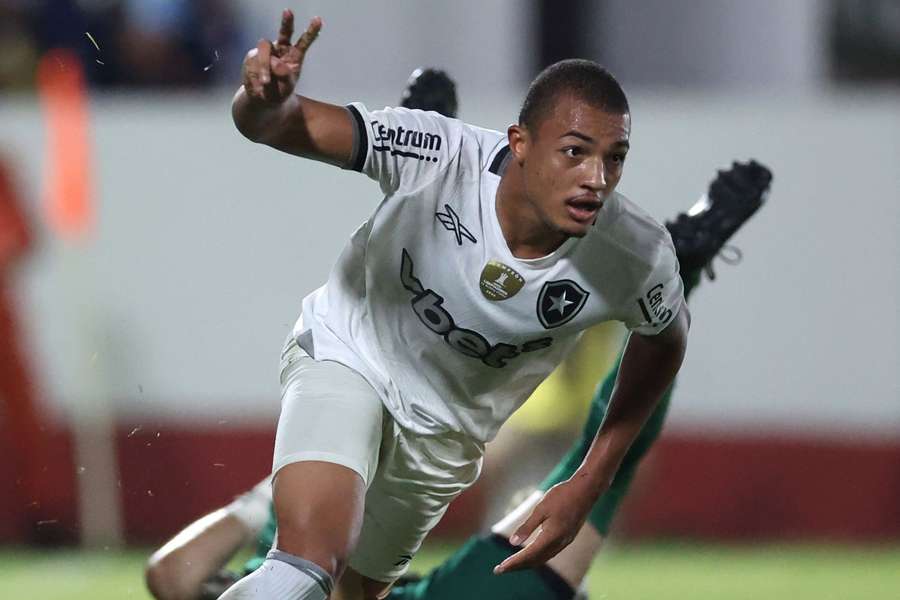 Kayke foi emprestado pelo Botafogo ao Fortaleza