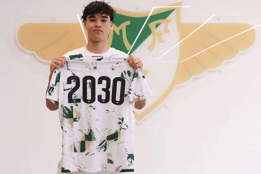 Afonso Assis renovou com o Moreirense até 2030