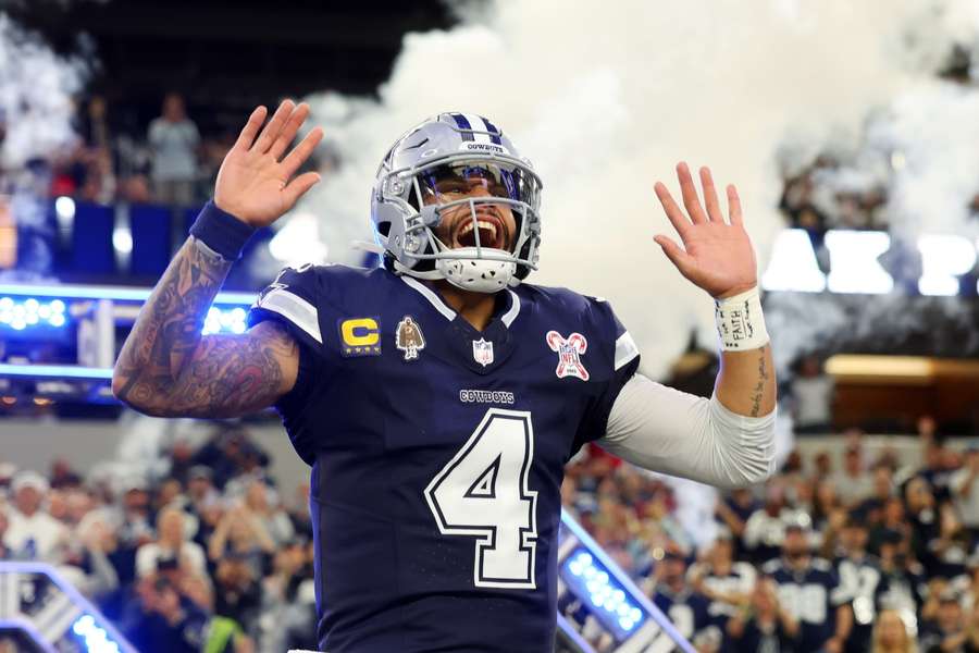 Dak Prescott is getting ready to play with the Cowboys 