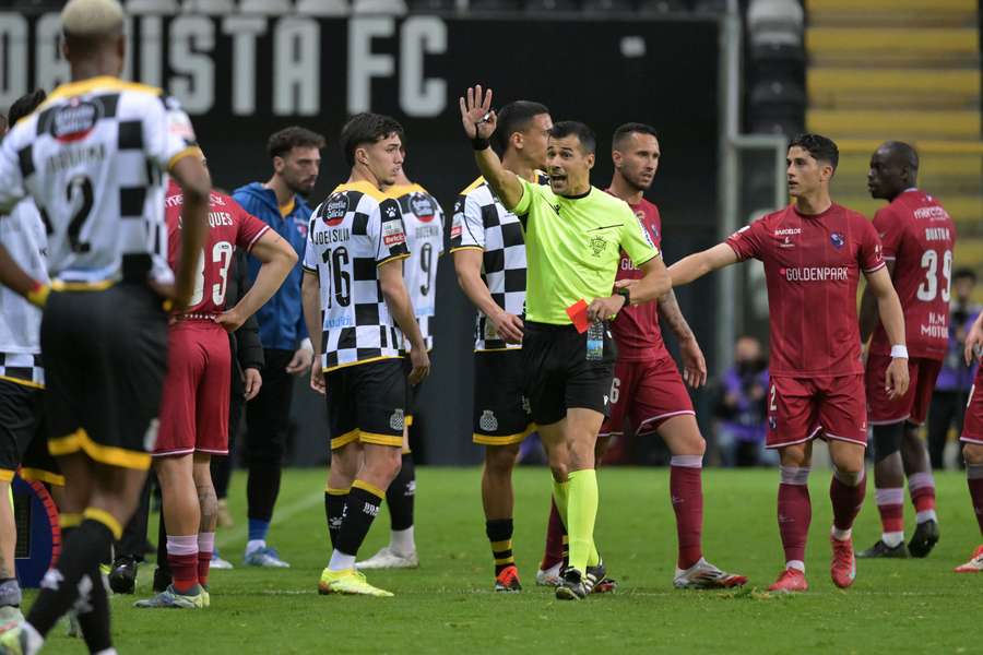 Jogo acabou com expulsões