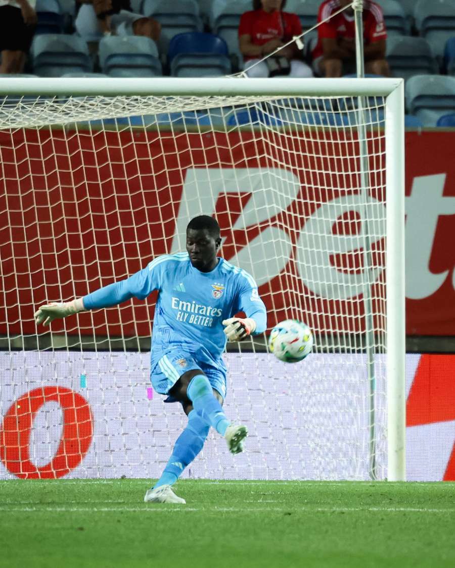 Samuel Soares foi titular e ameaça Trubin Samuel Soares foi titular e ameaça Trubin