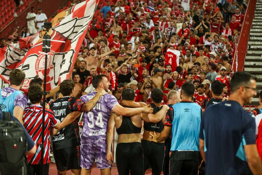 Crvena zvezda odehraje příští venkovní zápas bez svých fanoušků. Crvena zvezda odehraje příští venkovní zápas bez svých fanoušků.