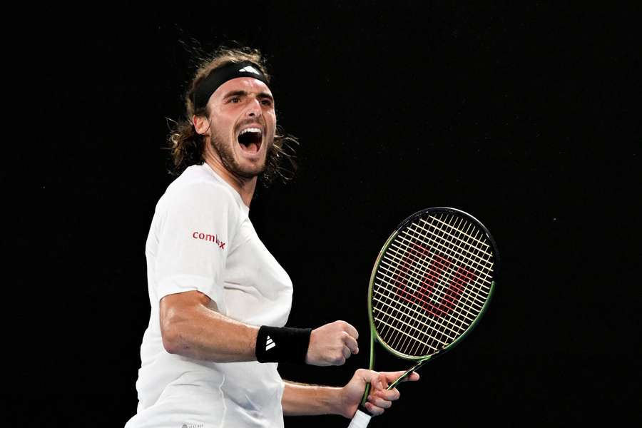 Stefanos Tsitsipas continua a lutar pelo título em Melbourne