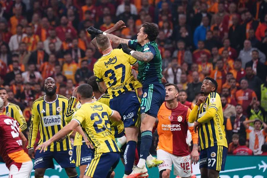 Galatasaray - Fenerbahce Galatasaray - Fenerbahce
