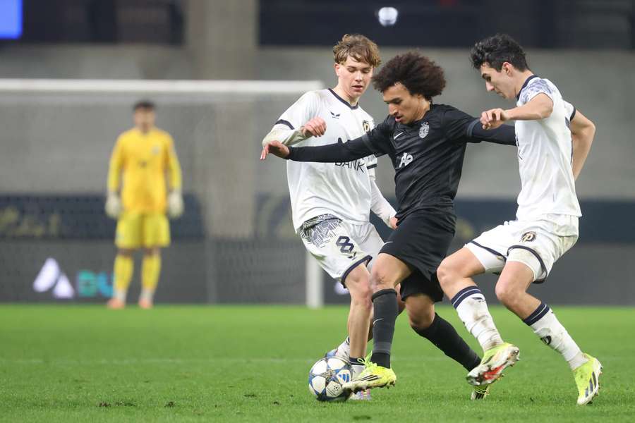 Sporting triunfou na Hungria