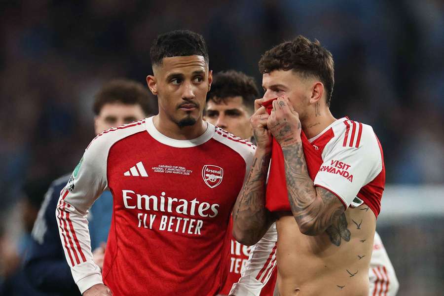 William Saliba sur le flanc.