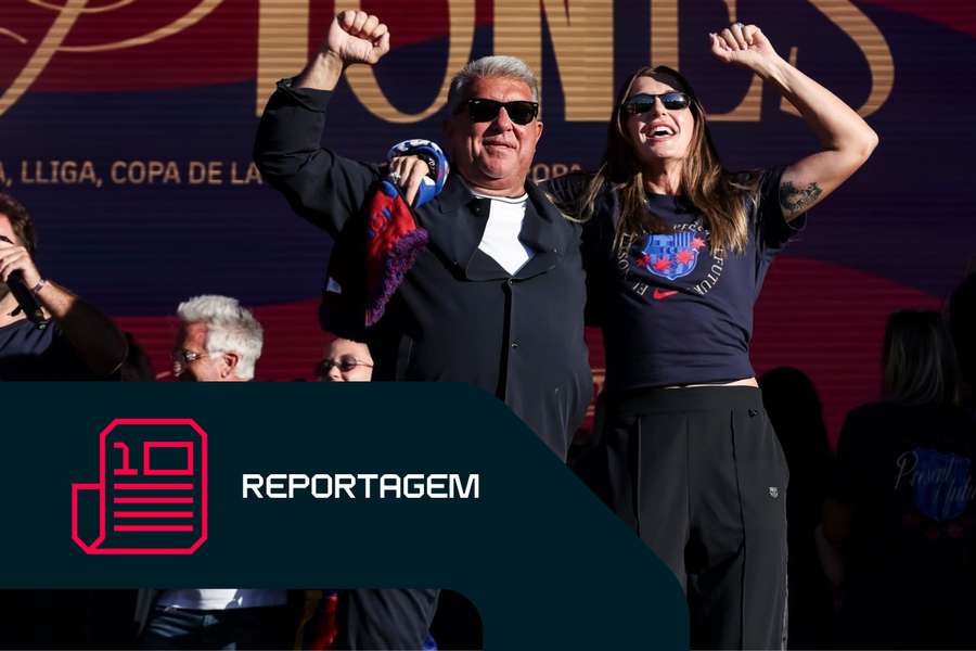 Joan Laporta subiu ao palco na festa das jogadoras do Barcelona Joan Laporta subiu ao palco na festa das jogadoras do Barcelona