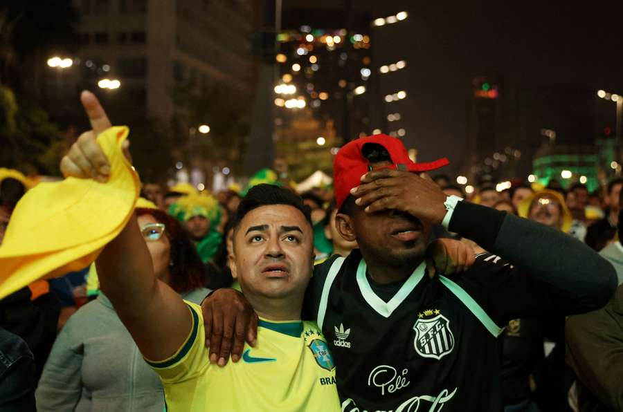 Brazilským fanouškům se rozplynul sen o titulu. Brazilským fanouškům se rozplynul sen o titulu.