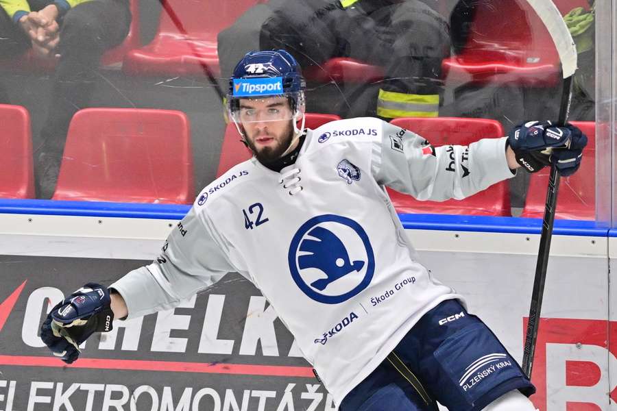 Filip obranu Litvínova překonal třikrát. (archivní foto) Filip obranu Litvínova překonal třikrát. (archivní foto)