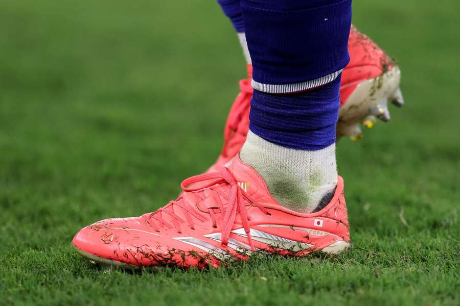 Pinke adidas-Fußballschuhe